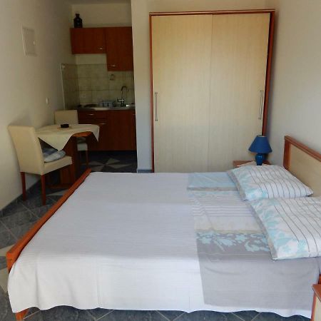 Apartments Indira II Lovište Екстериор снимка